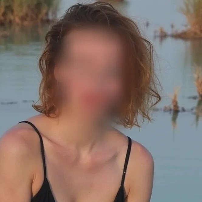 Angela, 25 anni